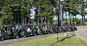 Golfers lining up in golf carts to head out to the course during the Chip In to End Hunger event.